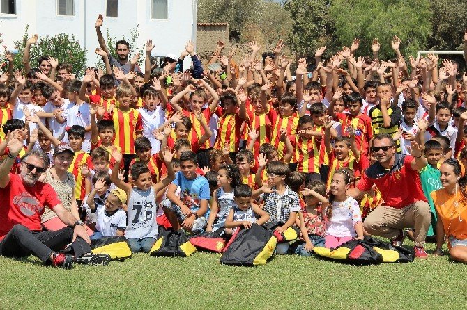 Savaş Mağduru Çocukların Futbol Heyecanı