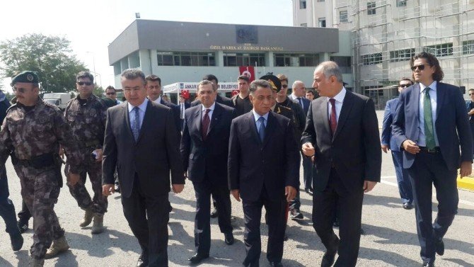 Azeri Bakan Uzubov: "Azerbaycan’da Da Fetö’nün Temizlenmesi Maksadıyla Gelmiş Bulunmaktayım"