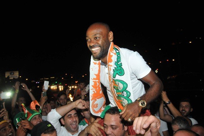 Vagner Love, Alanya’ya Geldi