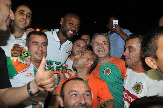 Vagner Love, Alanya’ya Geldi