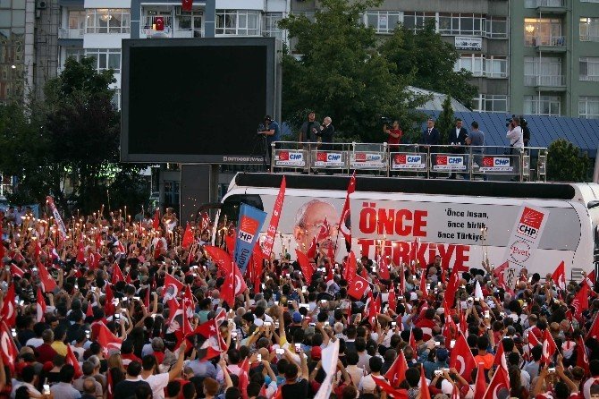 Kılıçdaroğlu Ve Fethi Yaşar “Büyük Yürüyüş”te Bir Araya Geldi