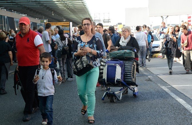 Frankfurt Havalimanı’nda Alarm Kaldırıldı