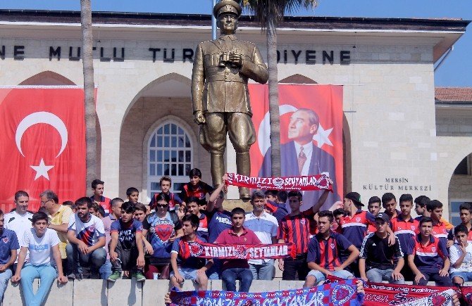 Mersin İdmanyurdu Taraftarları Ve Futbolcuları, Yardım İçin Belediyeye Yürüdü