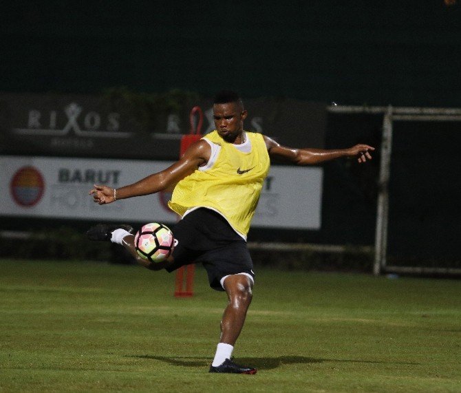 Antalyaspor’da Eto’o Takımda Kaldı