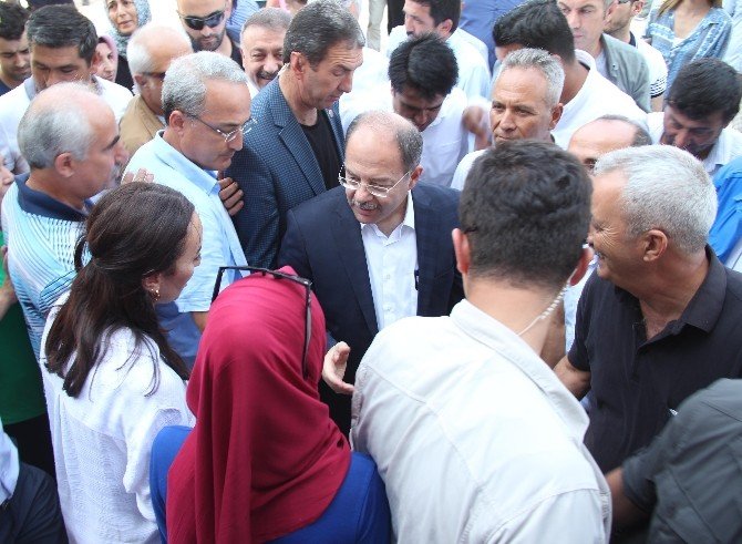 Bakan Akdağ, "Cesaret Edip Çıkmasınlar, Ezeriz, Yıkar Geçeriz"