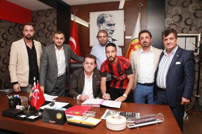 Tarık Çamdal Eskişehirspor’a Yeniden İmzayı Attı