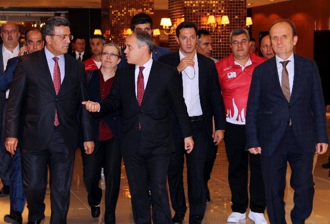 Bakan Kılıç’tan Rio’da Başarısız Olan Federasyonlara İstifa Çağrısı