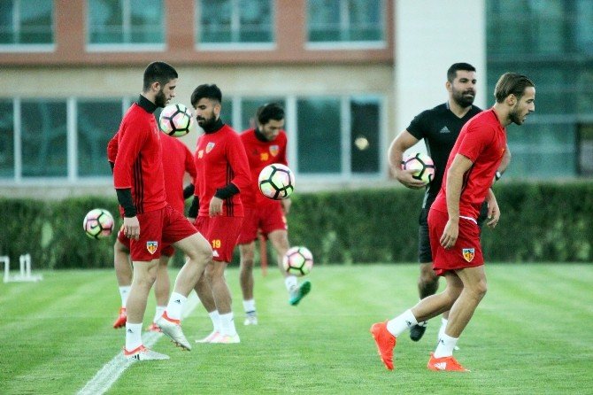 Umut Bulut Yeni Takımıyla Antrenmana Katıldı