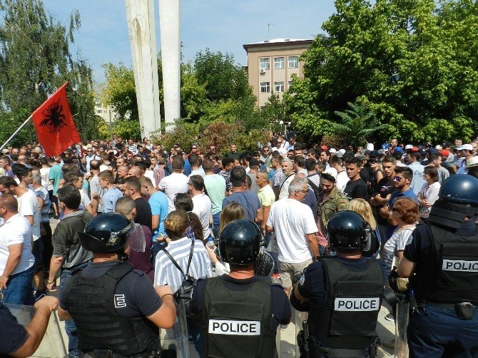 Kosova İle Karadağ Sınır Anlaşması’na Protesto Engeli