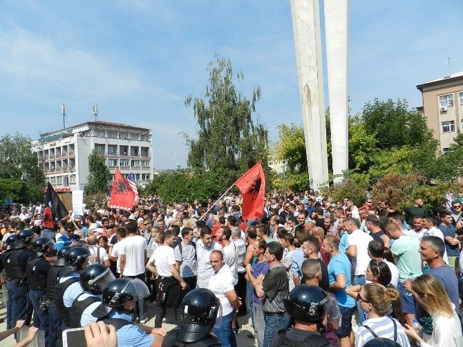 Kosova İle Karadağ Sınır Anlaşması’na Protesto Engeli