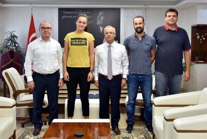 Bulgar Boncheva İmzayı Attı