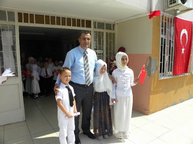 Öğrenciler Sertifikalarını Aldı