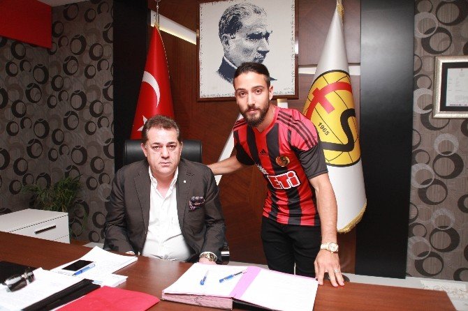 Tarık Çamdal Eskişehirspor’a Yeniden İmzayı Attı
