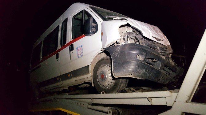 Karabük’te İki Servis Aracı Çarpıştı: 14 Yaralı