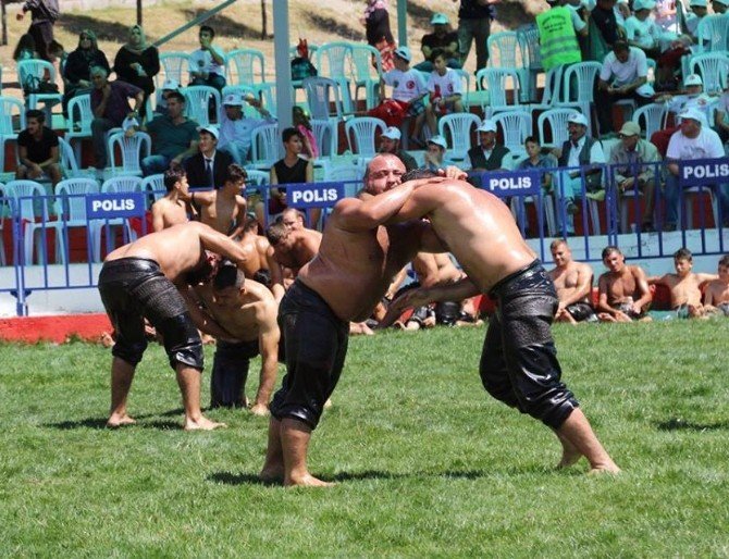 Şaban Dede 1. Yağlı Pehlivan Güreşleri’nde Başpehlivan Fatih Atlı