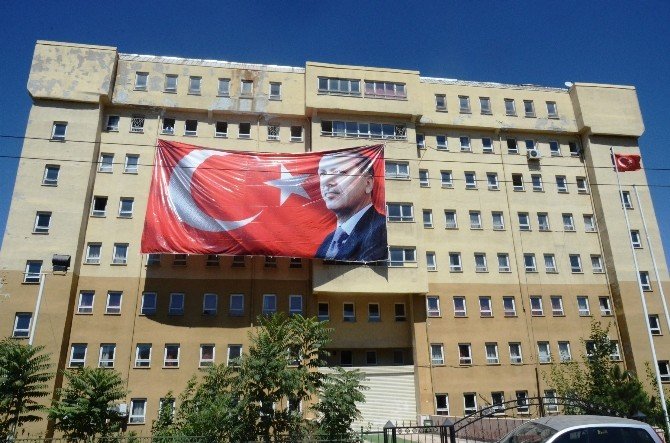 Fetö’nün Okuluna Demokrasi Şehidinin Adı Verildi