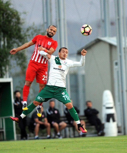 Bursaspor Hazırlık Maçında Balıkesirspor’u 3-1 Yendi