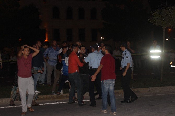 Düğünden Dönen Aileye Otomobil Çarptı: 1 Ölü, 1 Ağır Yaralı