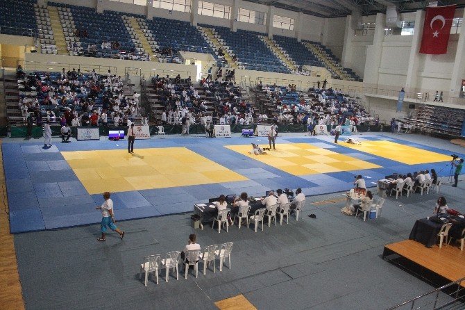 Sakarya’da 30 Ağustos Zafer Haftası Valilik Kupası Uluslararası Judo Turnuvası Başladı