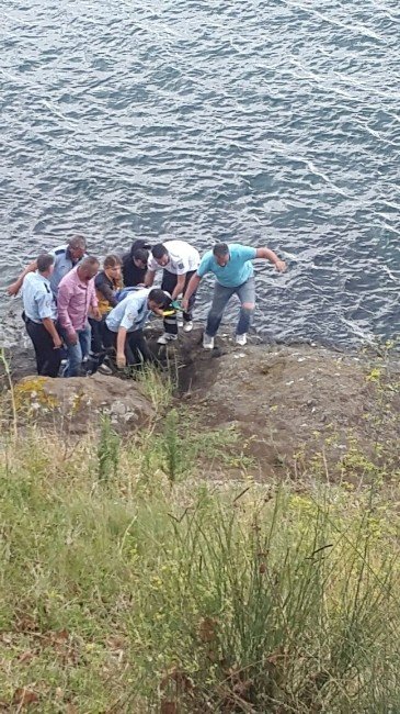İranlı Kadın Falezlerden Düştü