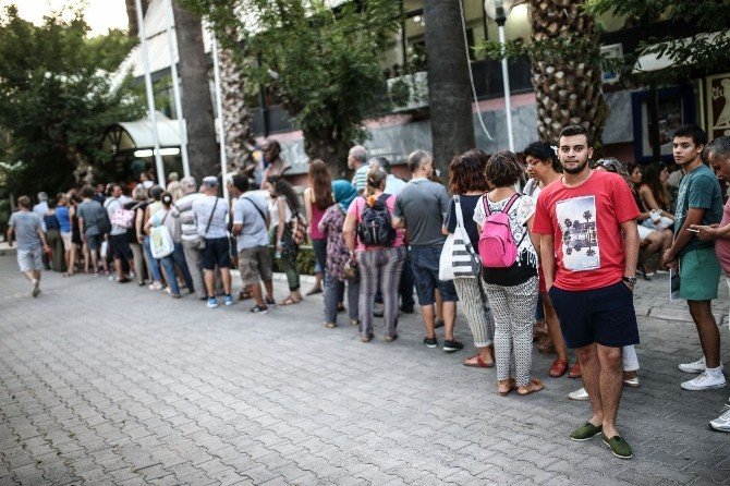Poyrazoğlu’ndan Önce Poz, Sonra Şov