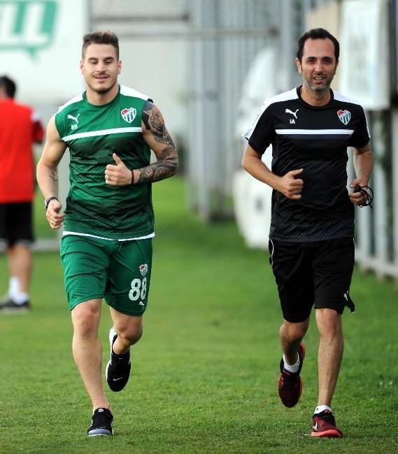 Bursaspor’da Fenerbahçe Maçı Öncesi Sivok Sevinci