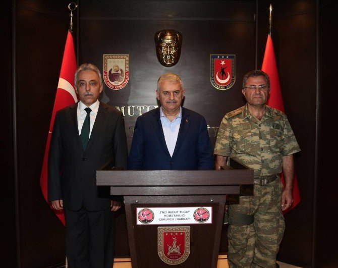Başbakan Yıldırım, Çukurca’da 2. Hudut Tugay Komutanlığı’nı Ziyaret Etti