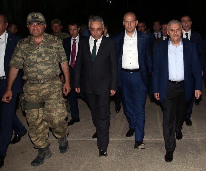 Başbakan Yıldırım, Çukurca’da 2. Hudut Tugay Komutanlığı’nı Ziyaret Etti