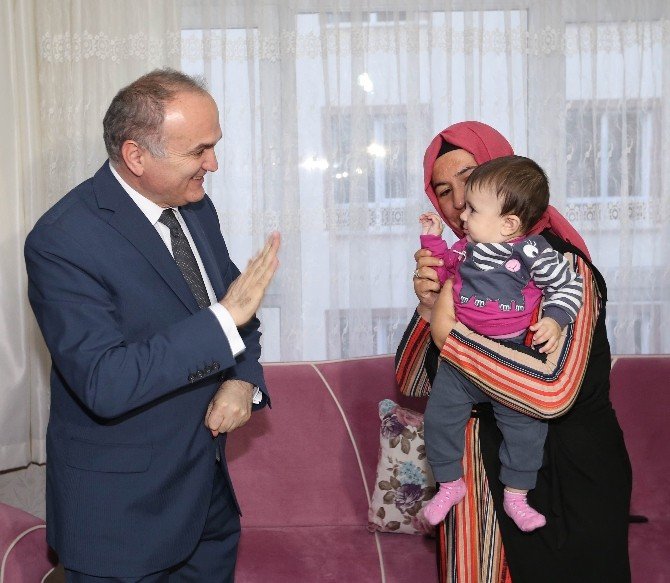 Bakan Özlü’den Demokrasi Şehidinin Ailesine Ziyaret