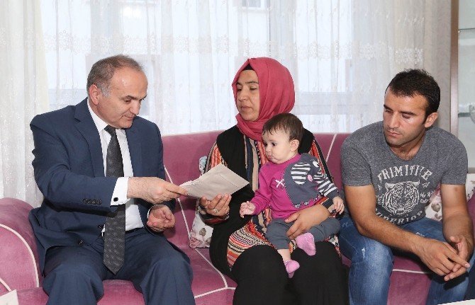 Bakan Özlü’den Demokrasi Şehidinin Ailesine Ziyaret