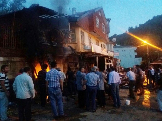Kastamonu’da İki Dükkan Yandı