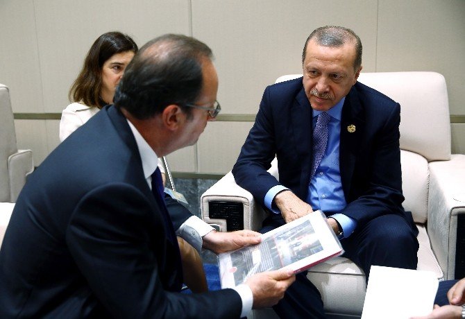 Erdoğan’dan, Hollande’a 15 Temmuz Kitabı