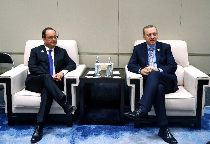 Erdoğan’dan, Hollande’a 15 Temmuz Kitabı
