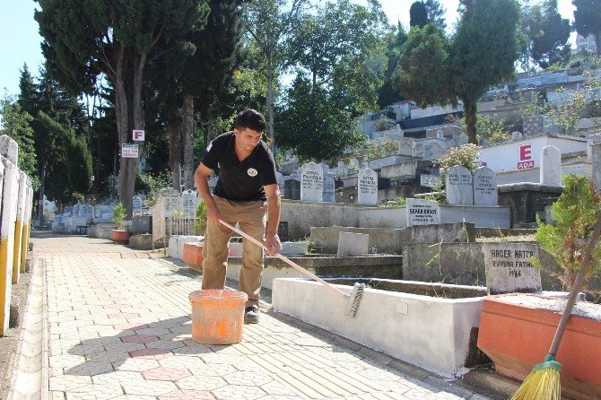 Giresun’da Mezarlıklarda Bayrama Hazırlanıyor.