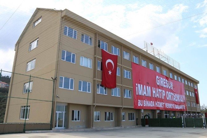 Giresun’da Fetö’den Kapatılan Özel Okul’a “15 Temmuz Şehitler İmam Hatip Ortaokulu” İsmi Verildi.