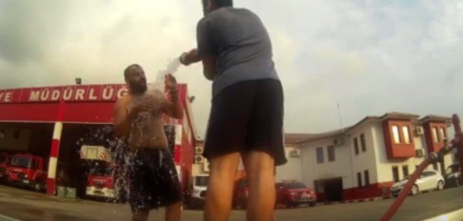 İtfaiye Hortumuyla Duş Keyfi