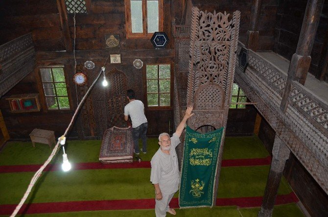 Tarihi Cami İlgi Bekliyor