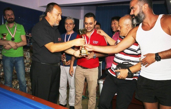 Edremit’te Bilardo Turnuvası Heyecanı