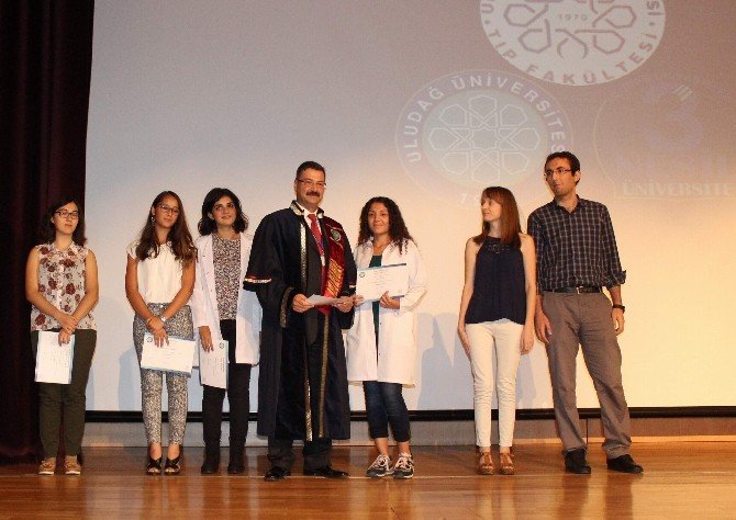 Genç Tıbbiyeliler Beyaz Önlüklerini Giydi