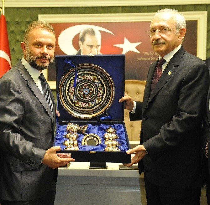 Chp Genel Başkanı Kılıçdaroğlu, Şehit Ailesini Ziyaret Etti