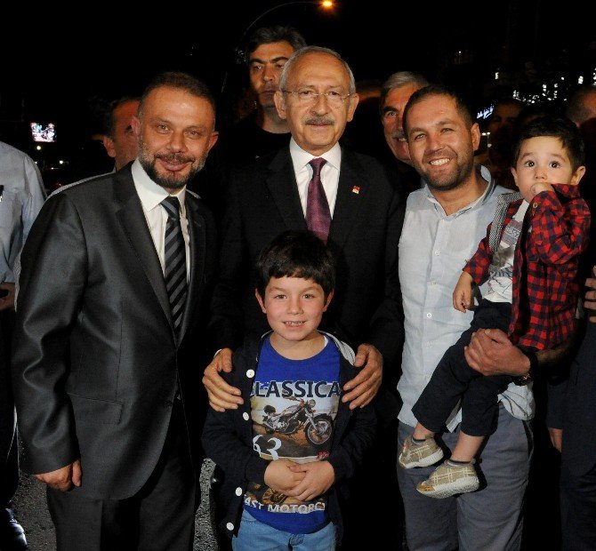 Chp Genel Başkanı Kılıçdaroğlu, Şehit Ailesini Ziyaret Etti