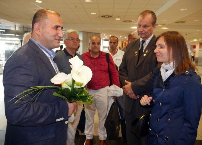 Trabzon Heyeti Macaristan’da Çiçeklerle Karşılandı