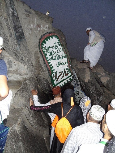 Hacı Adayları, Kuran-ı Kerim’in İndiği Hira Mağarası’nı Ziyaret Ediyor