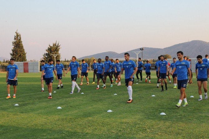 Akhisar Belediyespor’da Tolunay Kafkas İmzaladı