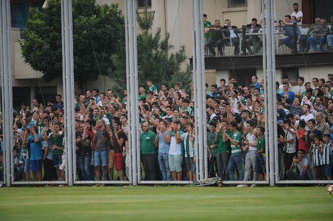 Bursaspor, Arap Ekibini Farklı Mağlup Etti