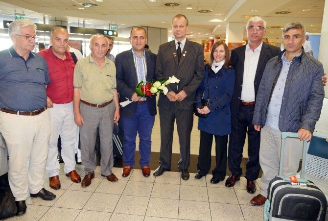 Trabzon Heyeti Macaristan’da Çiçeklerle Karşılandı