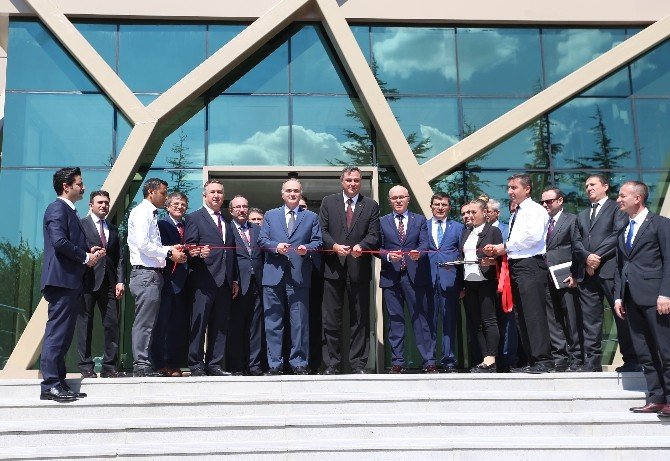 Bakan Özlü: "Operasyonlarda Ağırlıklı Olarak Kendi Sistemlerimizi, Kendi Mühimmatlarımızı Kullanıyoruz"