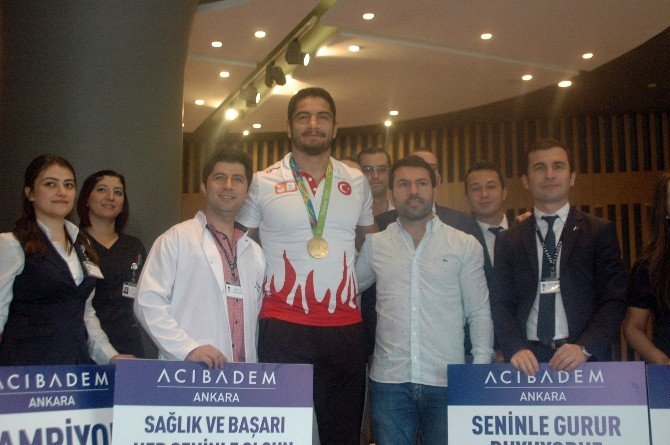 Taha Akgül: "Benim İçim Önemli Olan İstiklal Marşı’nı Dinletebilmekti"