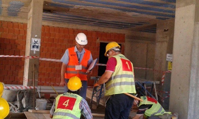 Ahşap Kalıpçıları Sınavda Ter Döktü