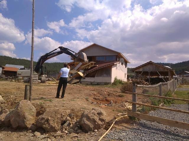 Fetö’den Aranan İş Adamının Yayla Evi Yıkıldı